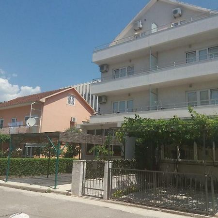 Mona&Mike Apartments Teodo Esterno foto