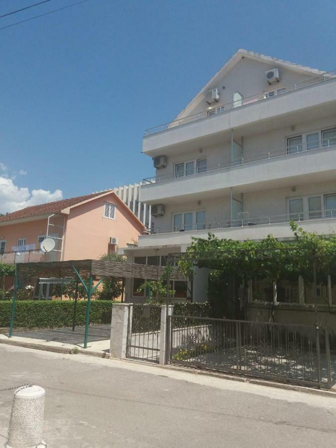 Mona&Mike Apartments Teodo Esterno foto