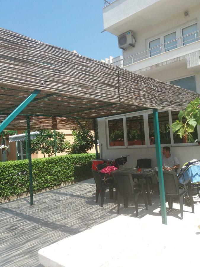 Mona&Mike Apartments Teodo Esterno foto