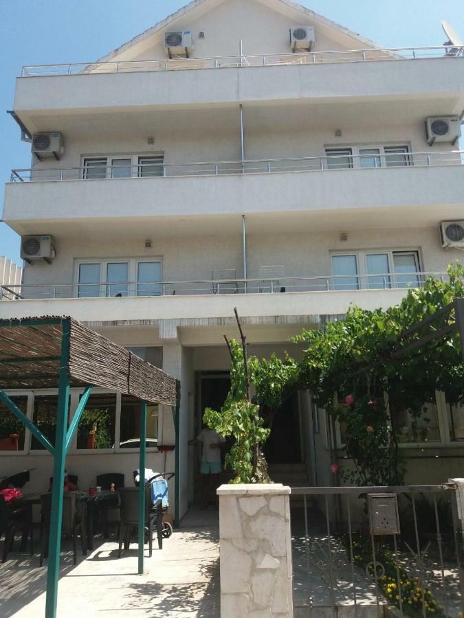 Mona&Mike Apartments Teodo Esterno foto